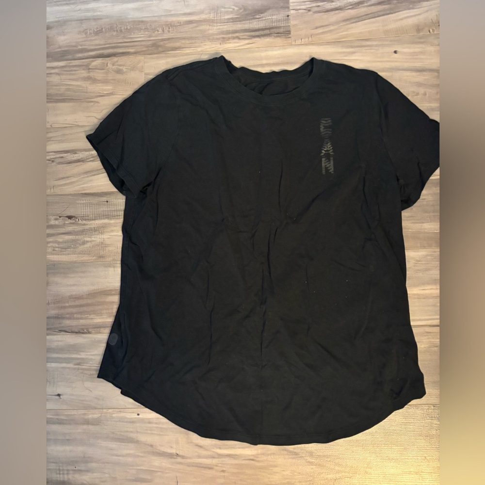 Lululemon size 12 black love t with Canadian logo